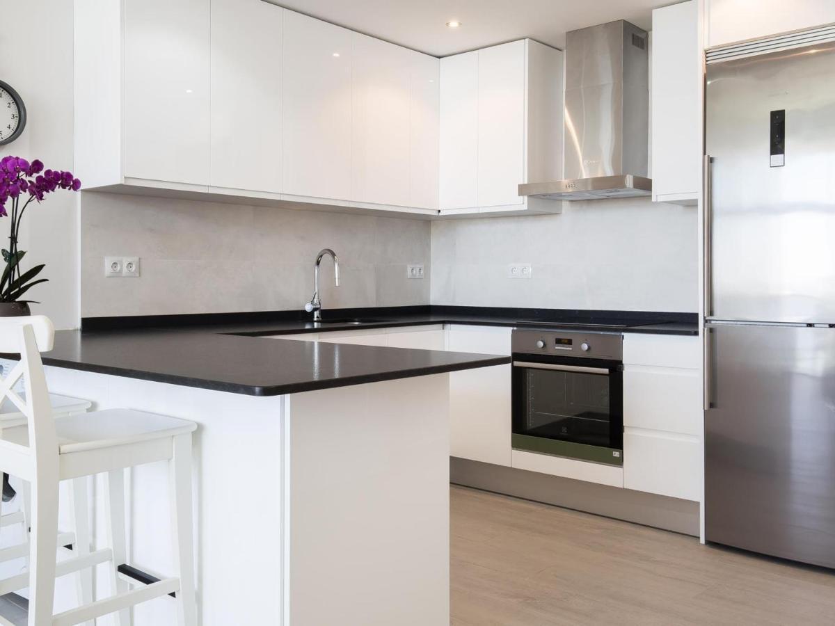 Magnifico Renovado En Primera Linea De Playa Con Terraza, Piscina Y Parking, - Es-228-109 Appartement Roses