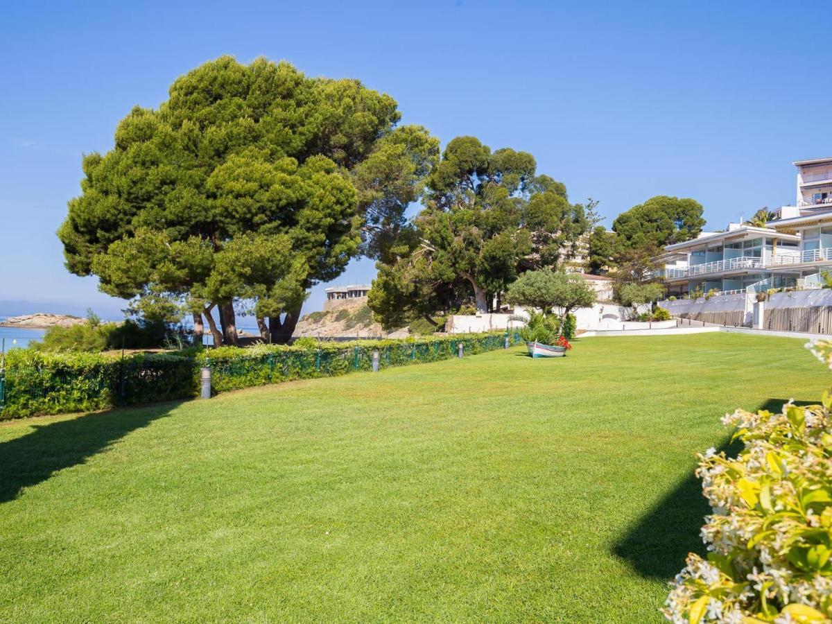 Magnifico Renovado En Primera Linea De Playa Con Terraza, Piscina Y Parking, - Es-228-109 Roses