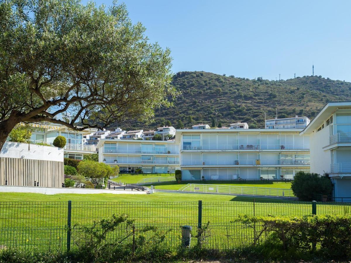 Magnifico Renovado En Primera Linea De Playa Con Terraza, Piscina Y Parking, - Es-228-109 Roses