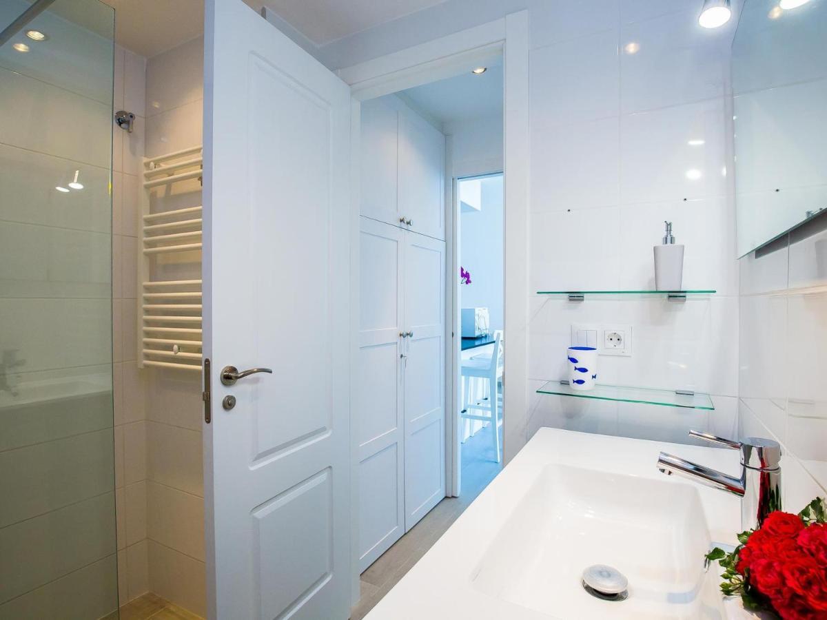 Magnifico Renovado En Primera Linea De Playa Con Terraza, Piscina Y Parking, - Es-228-109 Appartement Roses